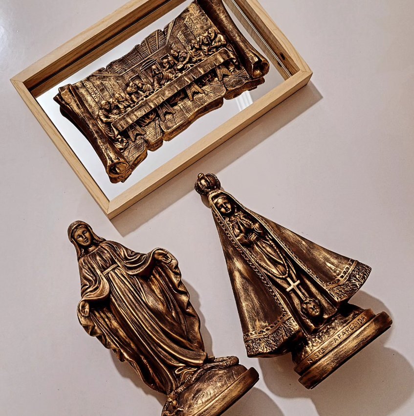 Nossa Senhora Aparecida e Santa Ceia em acabamento dourado